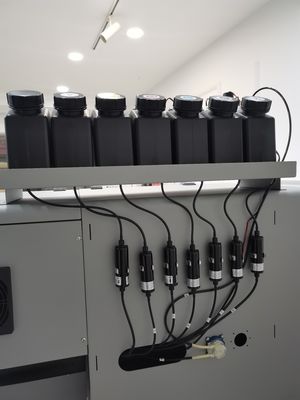 CMYKWWWW Ink Color UV Printer A1 6090 2 σε 1 Μηχανή διαφήμισης και εμπορικής επωνυμίας 24 ιντσών